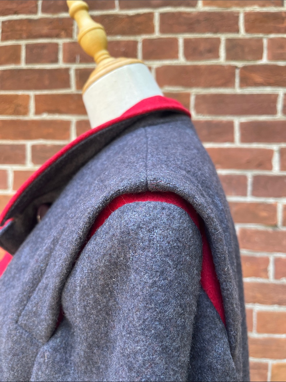 '80s Wool-Blend Long Coat with Red Collar - Picture 6 of 7